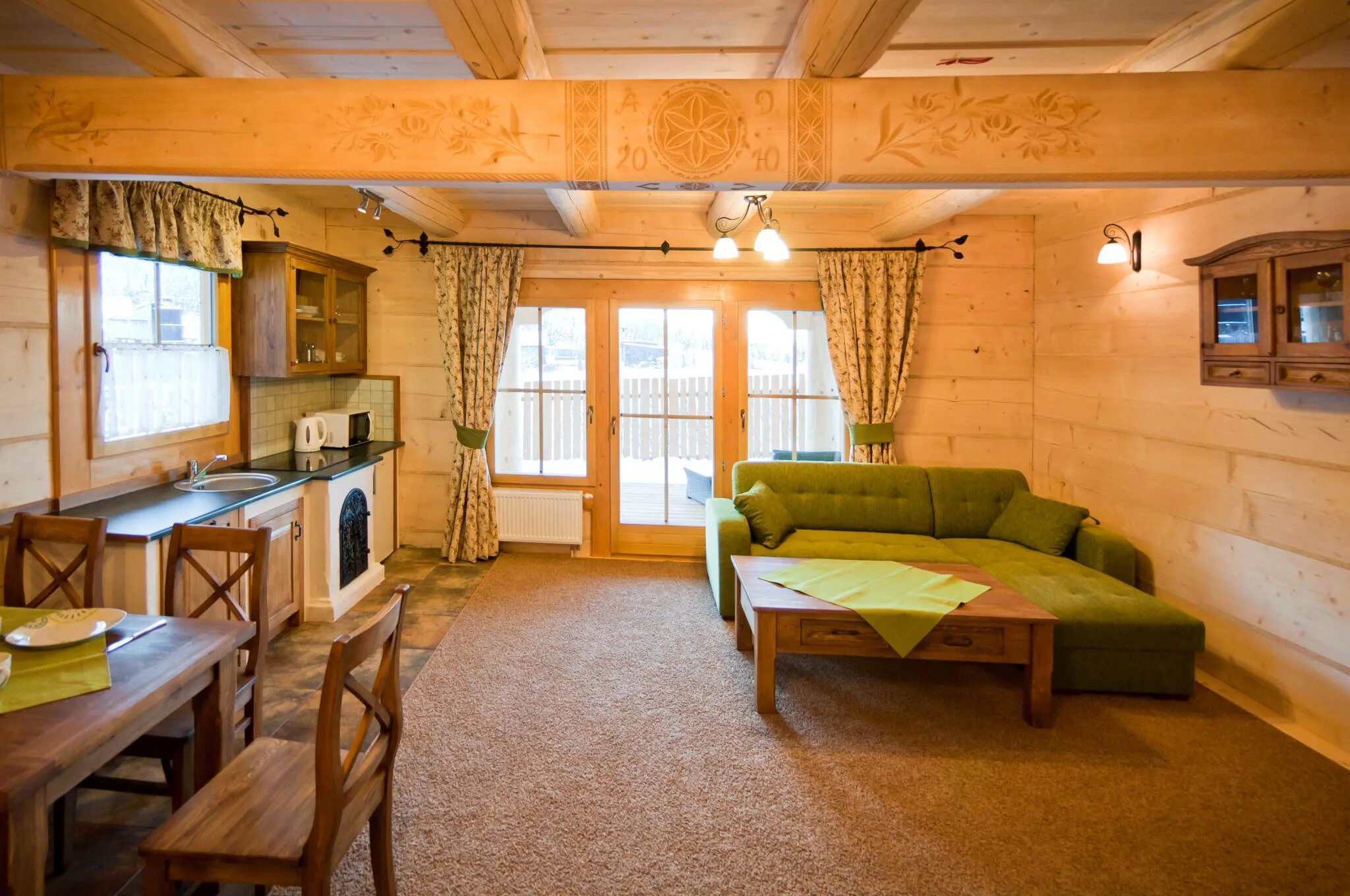 отделка вагонкой внутри дома. дом дача пол. дачная веранда. деревянные полы в частном доме. пол на даче.