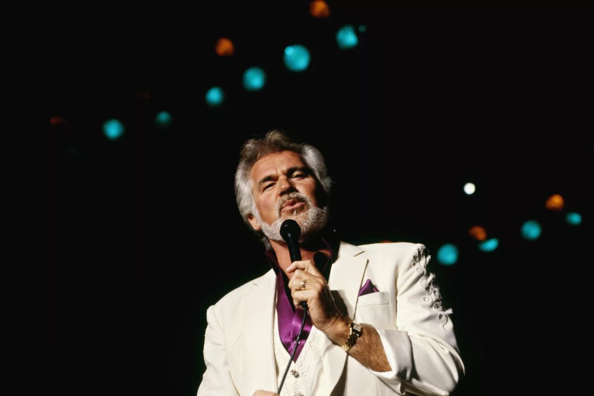 Kenny rogers ruby don t. Kenny rogers. кенни роджерс американский певец. кенни роджерс в молодости. лу кенни 60 лет.