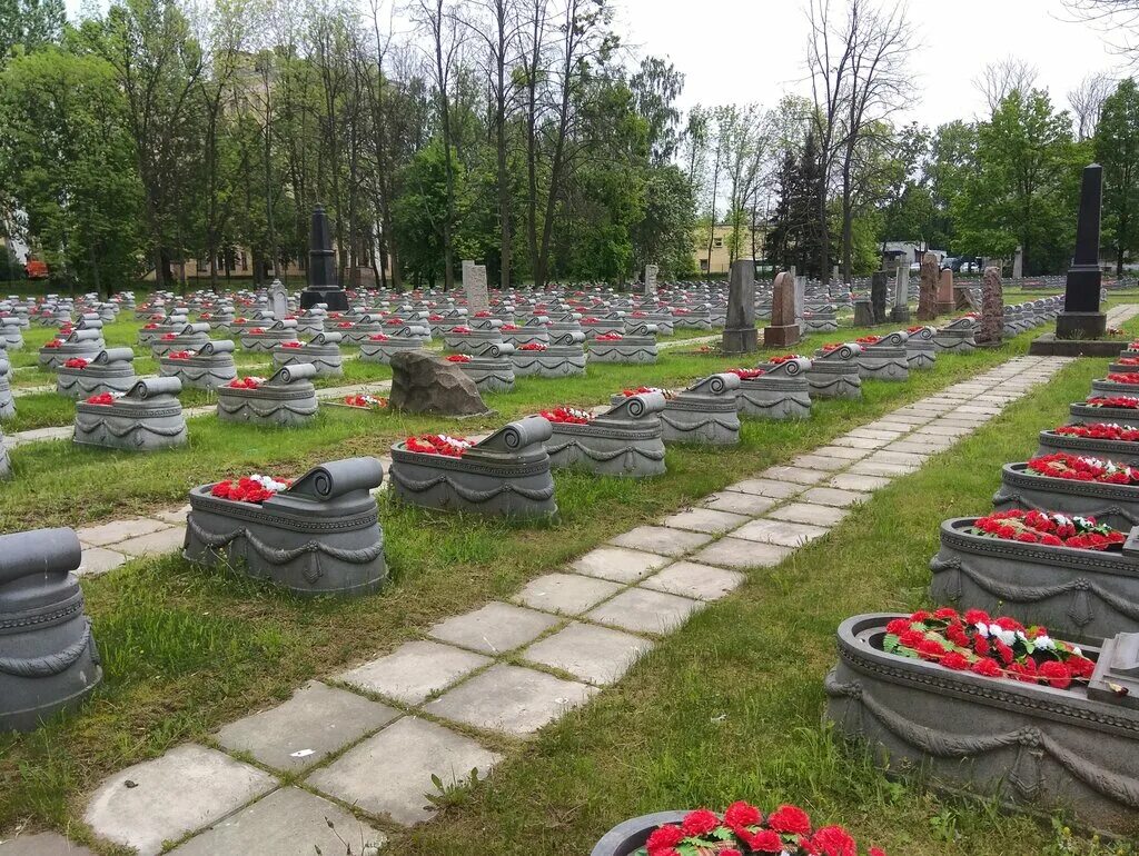 чесменская церковь с могилами. воинское кладбище санкт петербург. чесменская церковь кладбище. воинское кладбище санкт петербург. воинское кладбище санкт петербург.