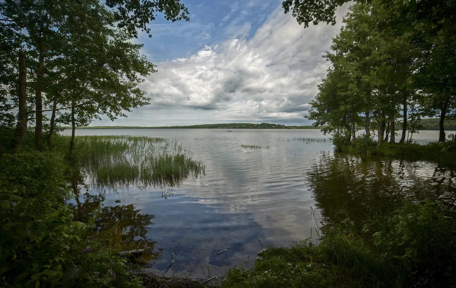 Озеро дубли. Голубое озеро в ленинградской области выборгский район. Ик куль октябрьский башкортостан. Дешембинское озеро. Плещеево озеро национальный парк.