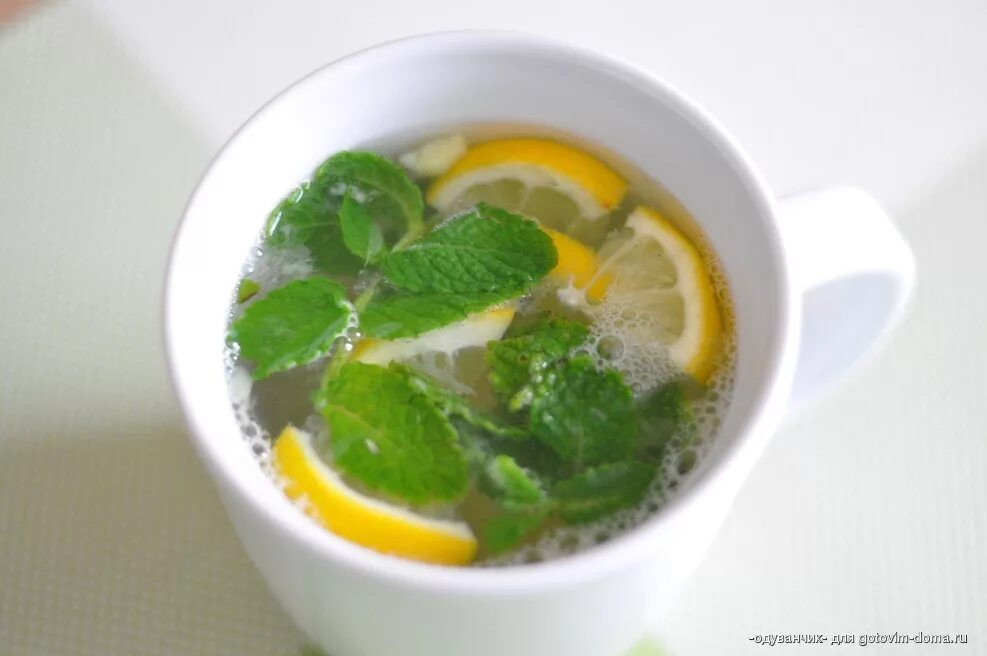 Чай с лимонной кислотой. Зеленый чай лимон и мята. Чай с лимоном и мятой. Зеленый чай с лаймом. Чай лимон и мята.