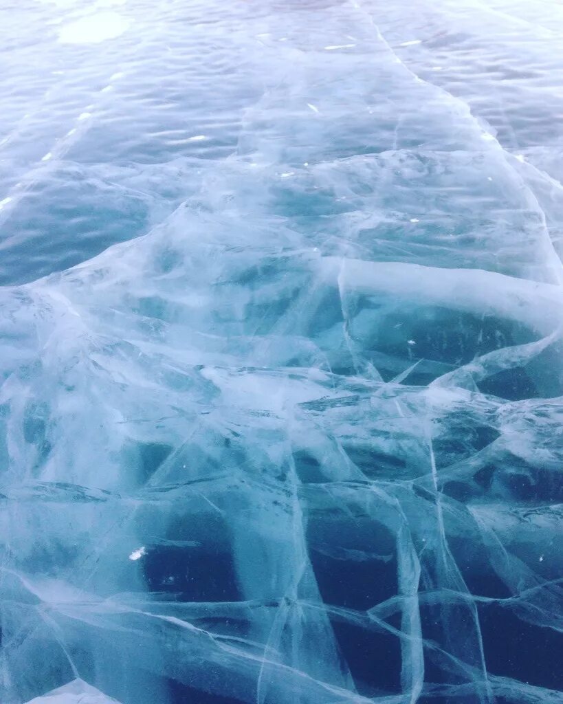 Лед снег состояние воды. Лед Байкала Торосы. Ледяные облака. Вода со льдом. Водяной лед.