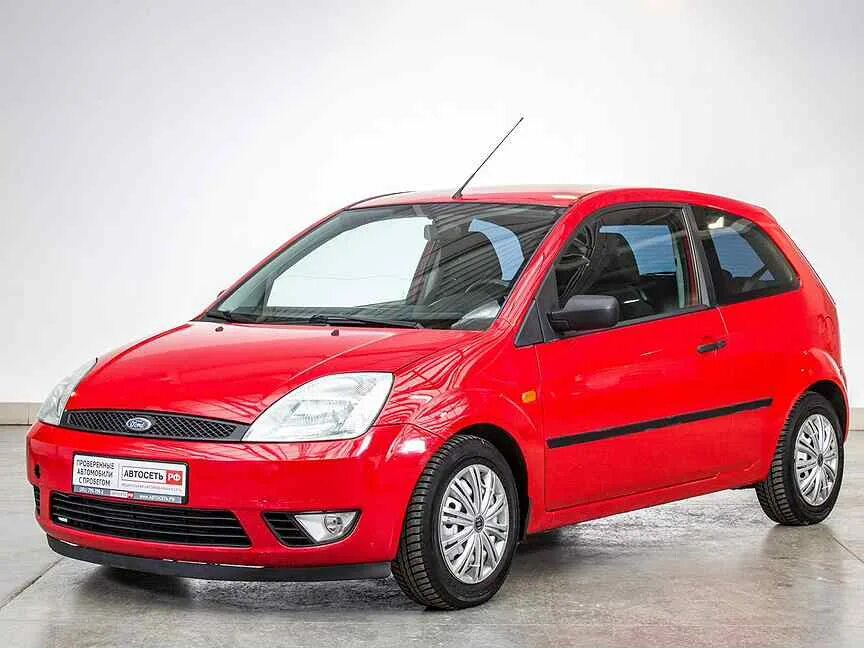 Ford Fiesta 2005. Форд Фиеста 2005. Ford Fiesta mk5 2005. Ford Fiesta mk5 красный. Машина хэтчбек с пробегом