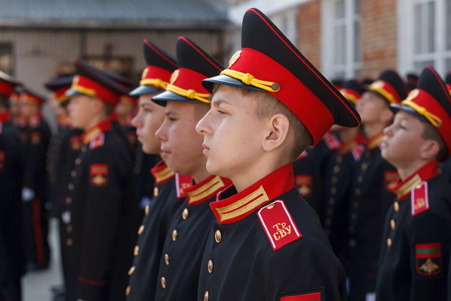 Суворовское кадетское училище москва. Училище после 4 класса. Суворовское училище в москве. Парадная форма казачьего кадетского училища города омска. Училище после 4 класса.