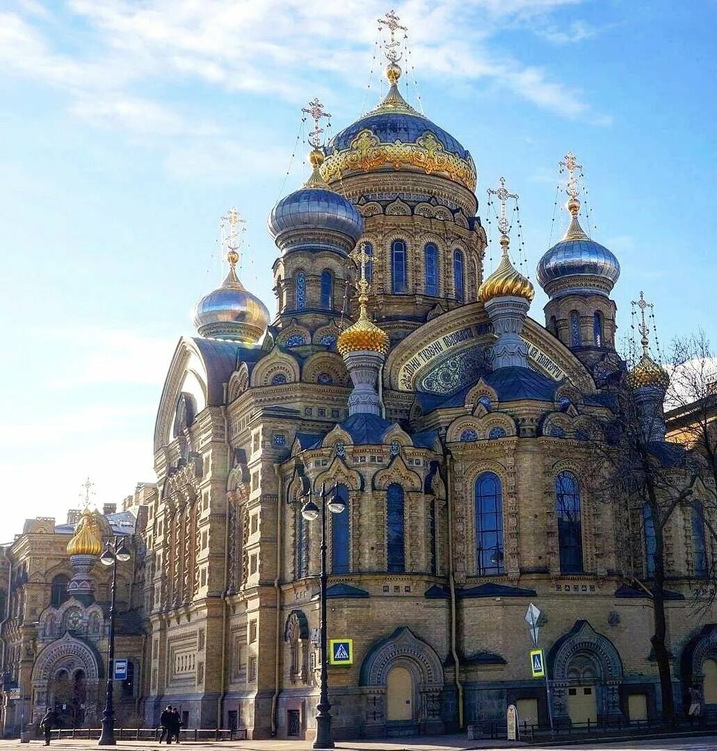 Храм находится в санкт петербурге. Храм успения пресвятой богородицы в санкт-петербурге. успенская церковь на васильевском острове. храм на набережной лейтенанта шмидта на васильевском острове. храм успения пресвятой богородицы петербург.