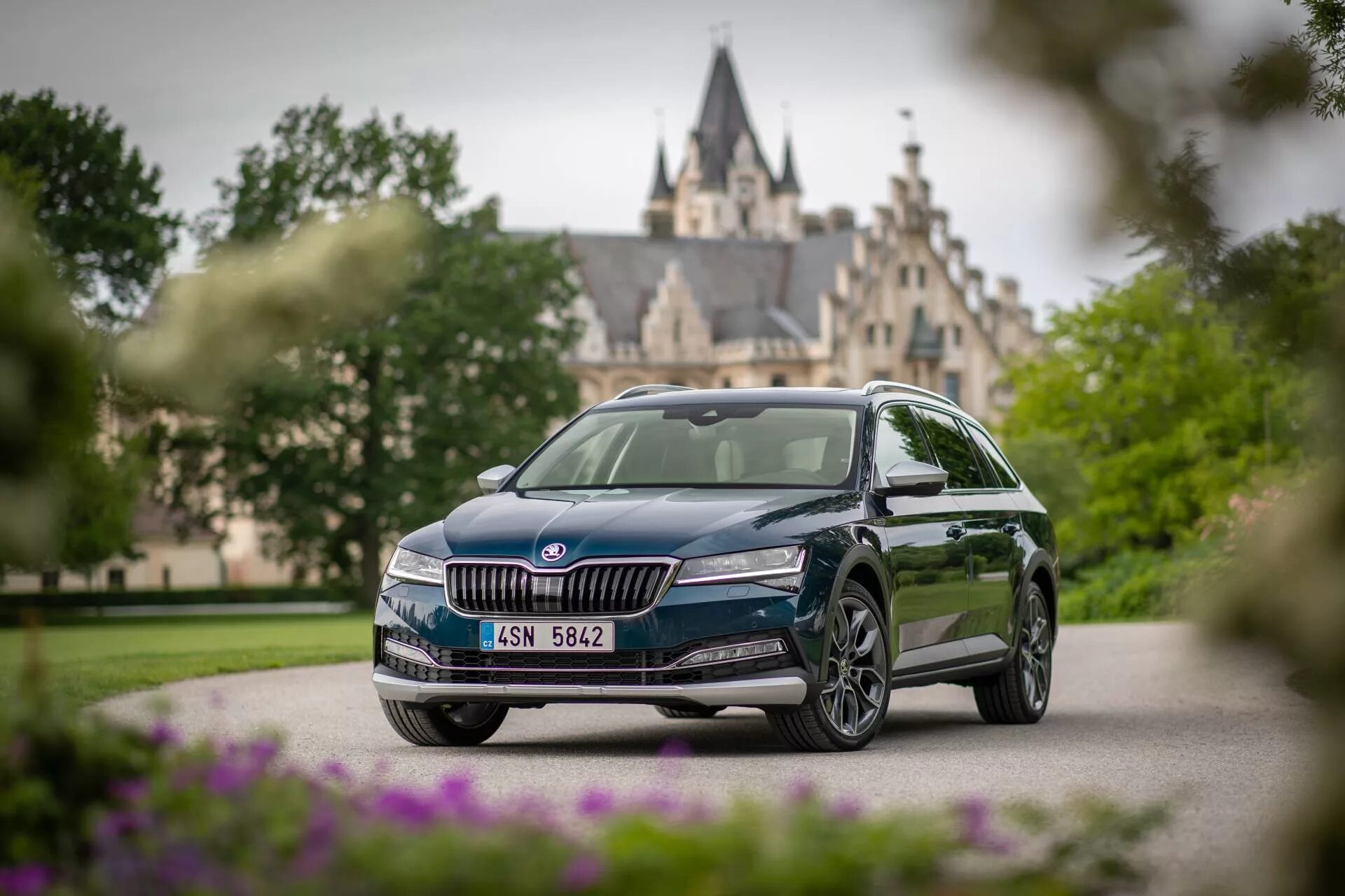 Шкода суперб 2020. Шкода Суперб Скаут 2020. Skoda Superb Scout 2021.