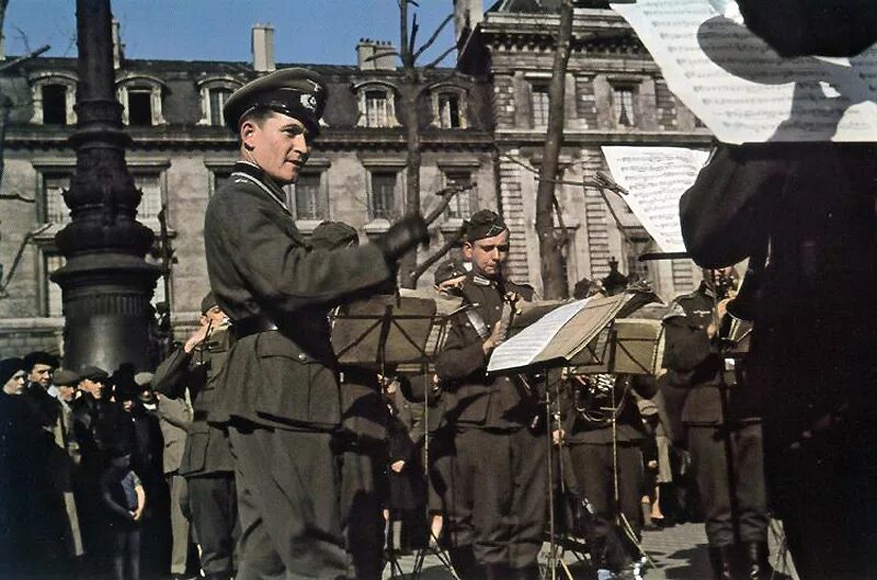 Париж в оккупации 1941-44г фото. Оккупация франции германией 1940. Франция во время оккупации. Оккупация парижа 1940. Париж в годы оккупации.