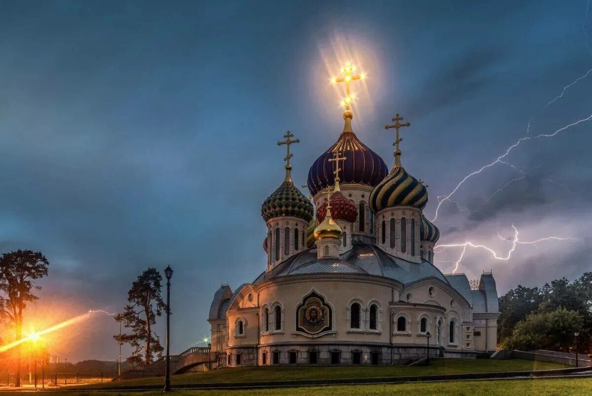 Чернигов храм вечер. Церкви России. Храм Божий. Святые храмы России