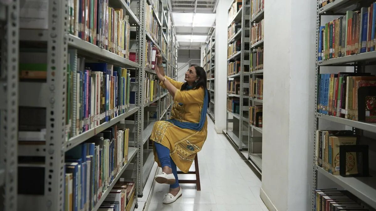 Put to library. Library in india. she was at library. go to the library or go to library. kay librar.