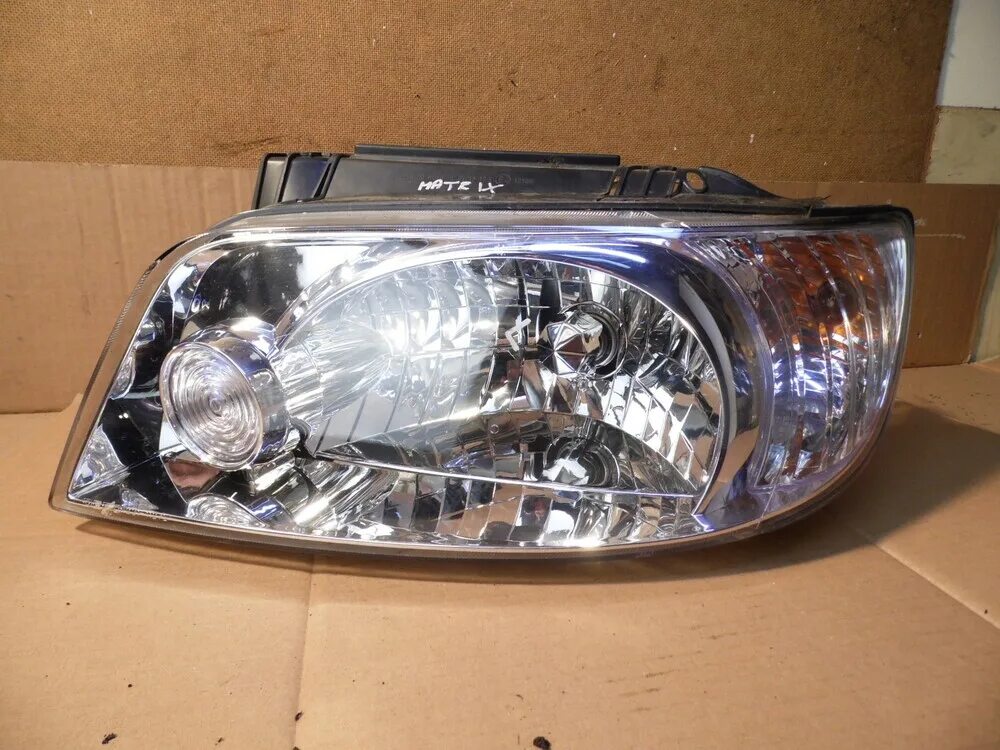 Фары matrix. Фара передняя хендай матрикс 2006. хендай матрикс фара h1. hyundai matrix фара разобрать. хундай матрикс линзы в фары.