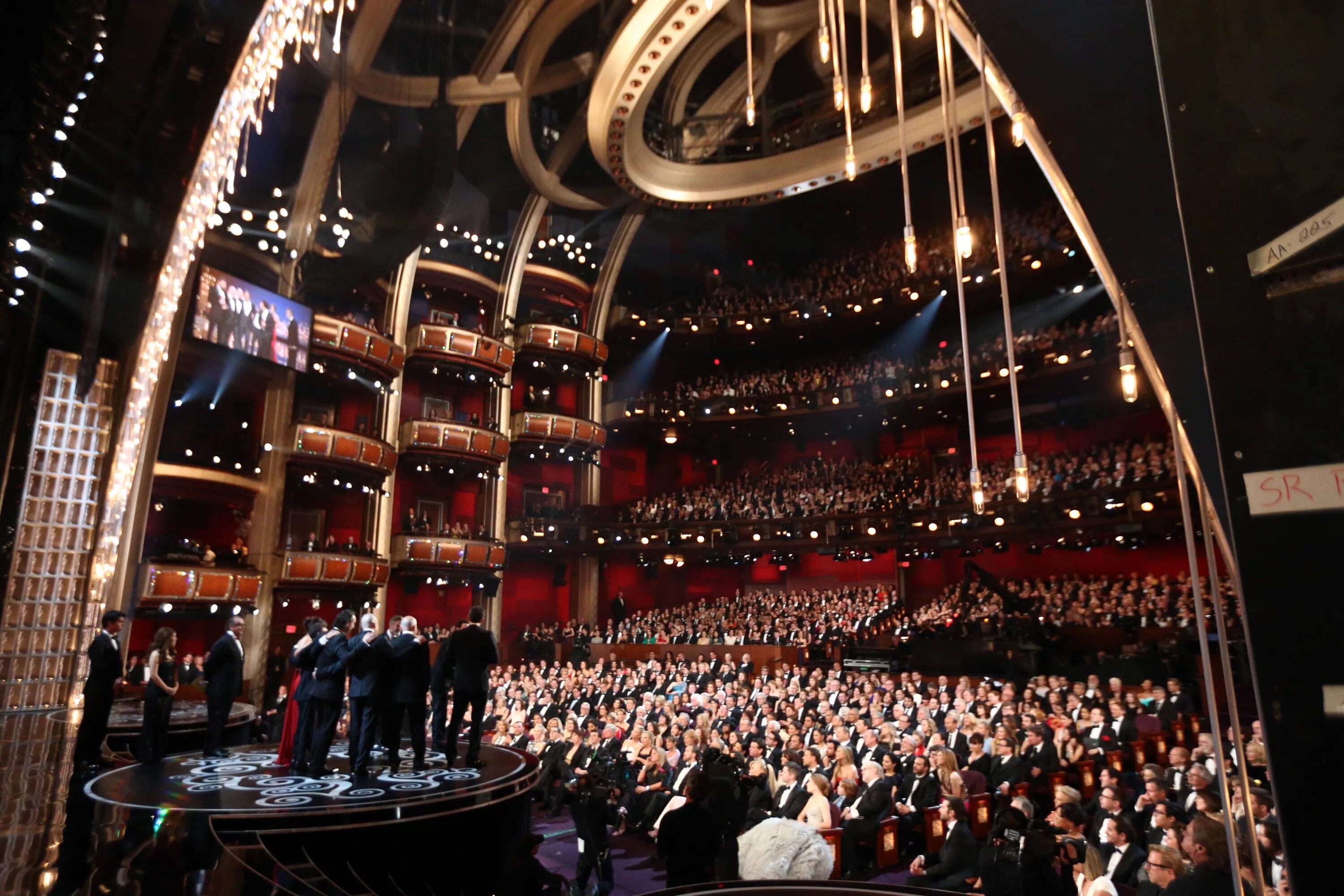 Оскара театр. Dolby Theatre Оскар. Лос Анджелес театр долби. Театр долби Голливуд Лос-Анджелес 2021 Оскар. Кинотеатр долби Лос Анджелес Оскар.