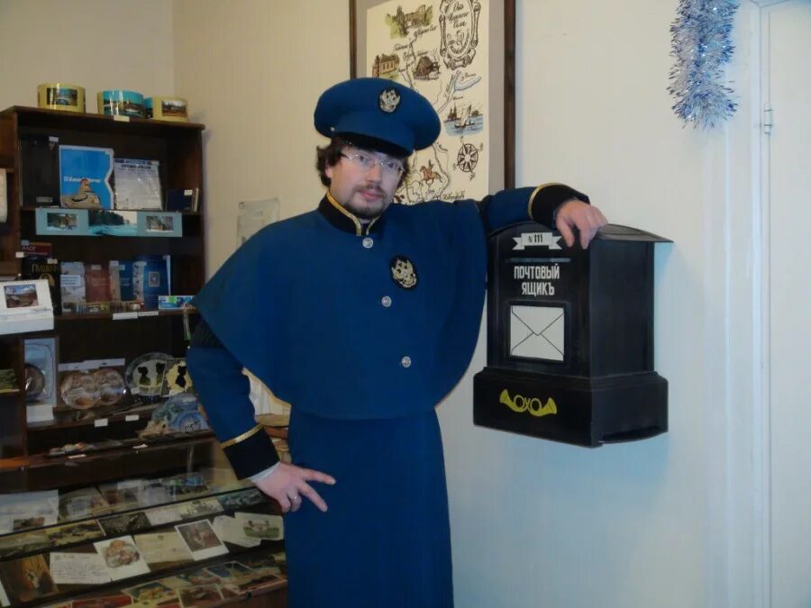 Форма почты россии 2021. Виды почтальонов. Форма почтальона. Новая форма почтальонов. Форма советского почтальона.