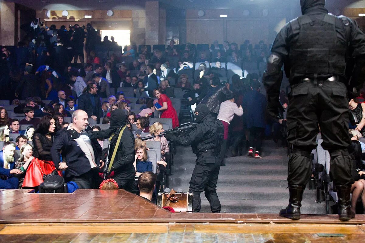 Захват заложников в театральном центре дубровка 2002. Театр на дубровке норд-ост. Норд ост теракт смертницы. Норд-ост 2003 мюзикл. Норд-ост теракт на дубровке.