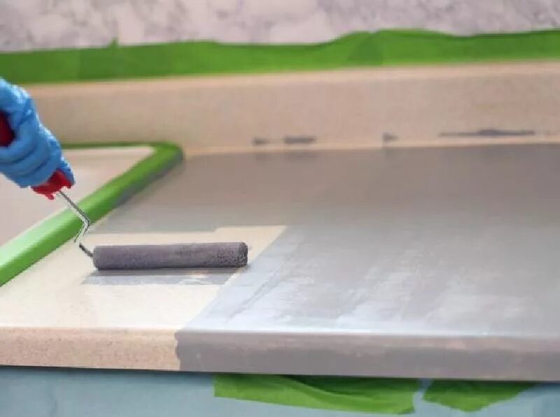 Красим столешницу. Покрасить столешницу. Шлифовка столешницы из искусственного камня. Краска покрасить столешницу. Краска покрасить столешницу.