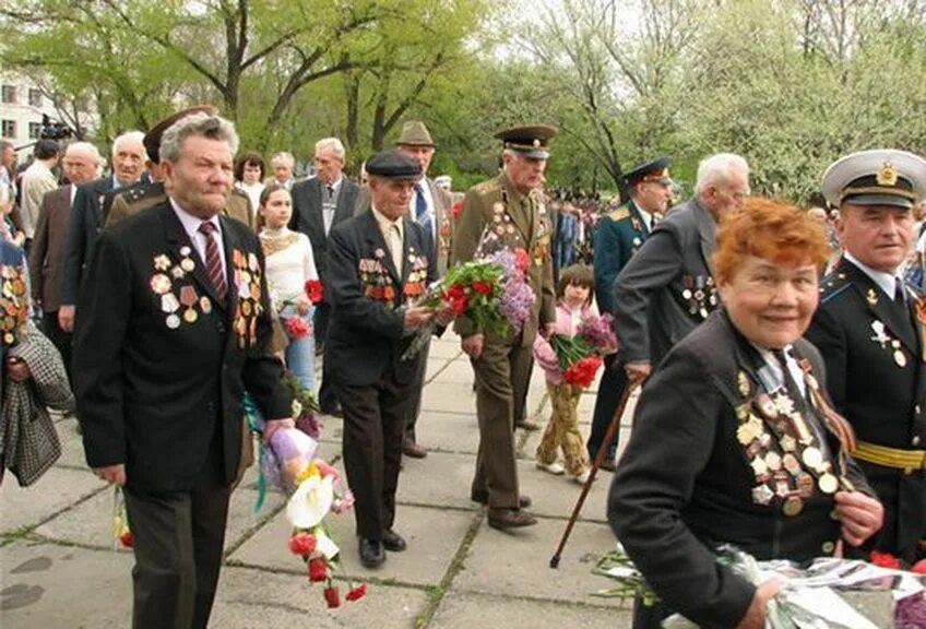 9 мая 50. Белозеров праздник Победы. Белозеров Майский праздник день Победы. Фото 9 мая день Победы. День Победы отмечаем праздник.