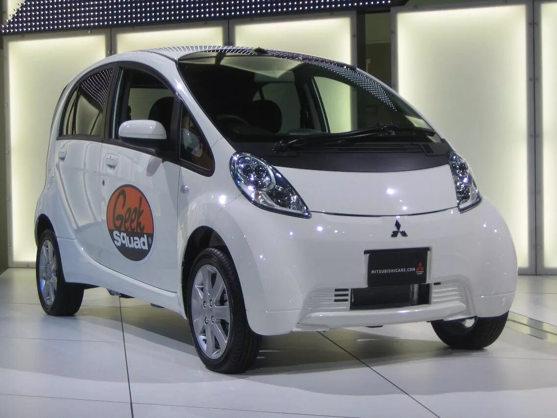 Электро мал. Mitsubishi i-MIEV 2020. Электроавтомобиль Mitsubishi i-MIEV 2010. Mitsubishi i-MIEV 2011. Mitsubishi Minicab MIEV электромобиль.