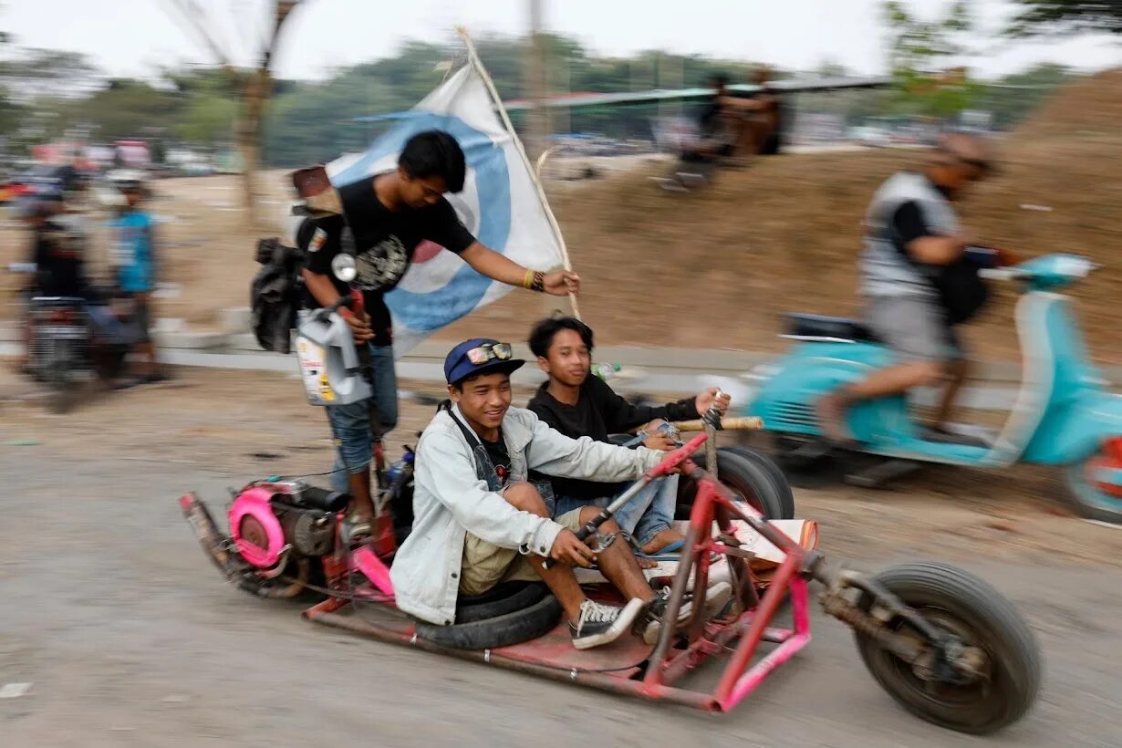 Мотоциклы в Индонезии. Самые безумные мотоциклы. Самые сумасшедшие мотоциклы в мире. Самые необычные Веспы. Ride their bikes