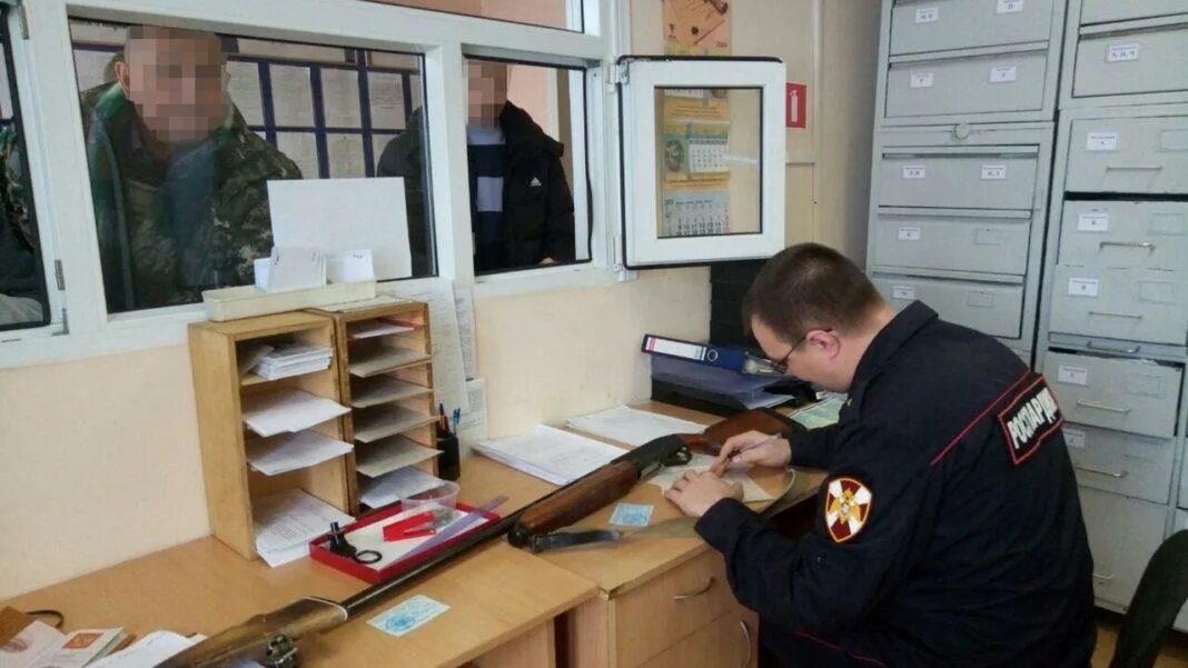 Выдача и хранение табельного оружия. Разрешительная серпухов лицензионно разрешительный отдел. незаконный оборот оружия. надзор за оборотом оружия. контроль оборота оружия.