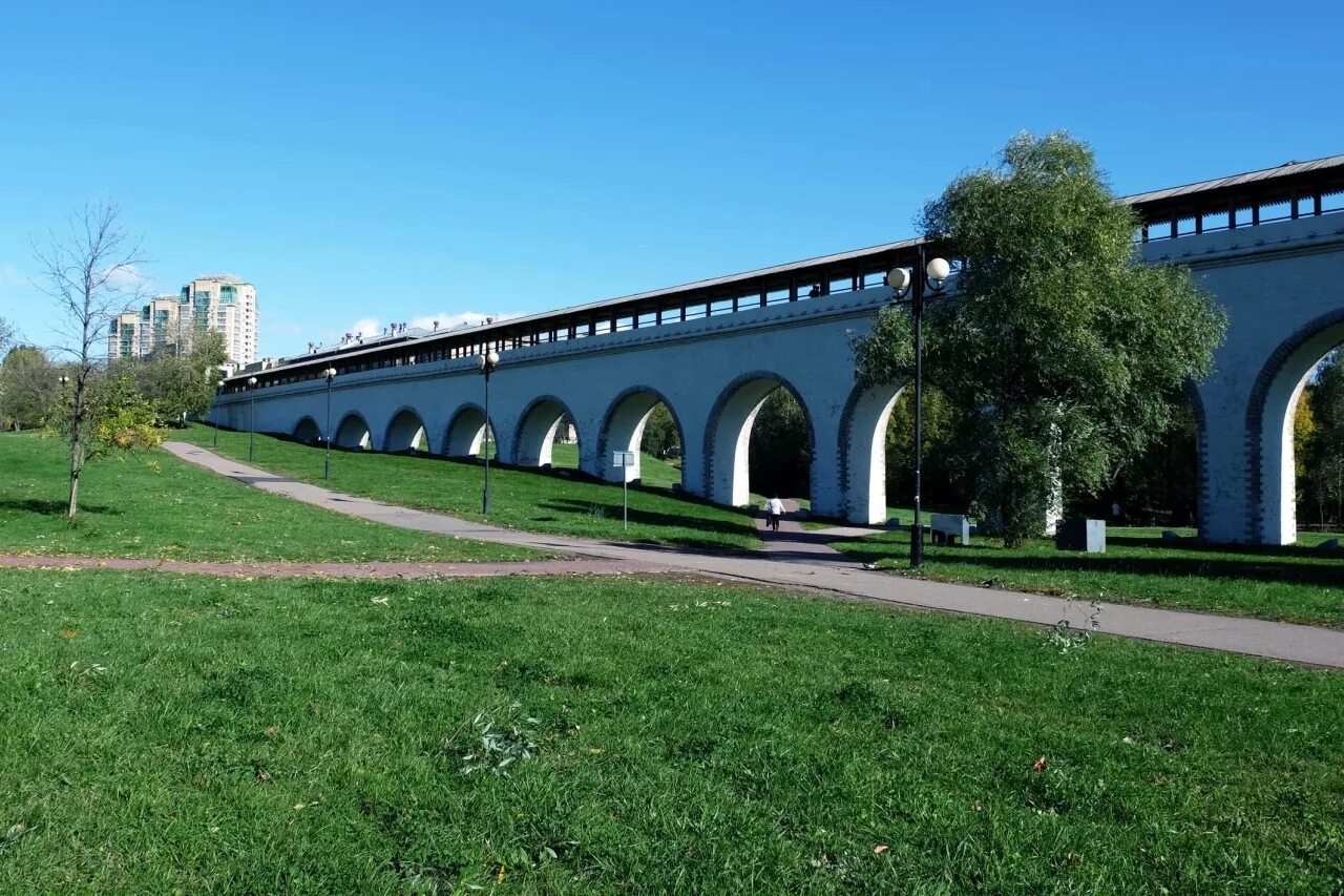 Первый московский водопровод. Ростокинский акведук. Ростокинский акведук Мытищинский водопровод. Екатерининский акведук Ростокино. Миллионный мост Ростокинский акведук.