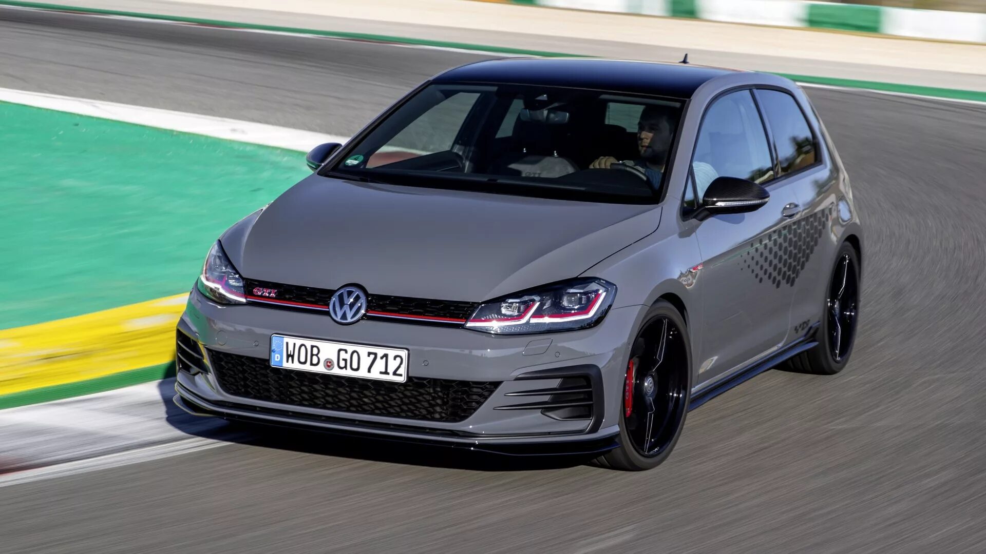 Купить гольф недорого. Volkswagen Golf GTI. Volkswagen Golf GTI 2019. Фольксваген гольф ГТИ 2019. Фольксваген гольф 7 GTI.