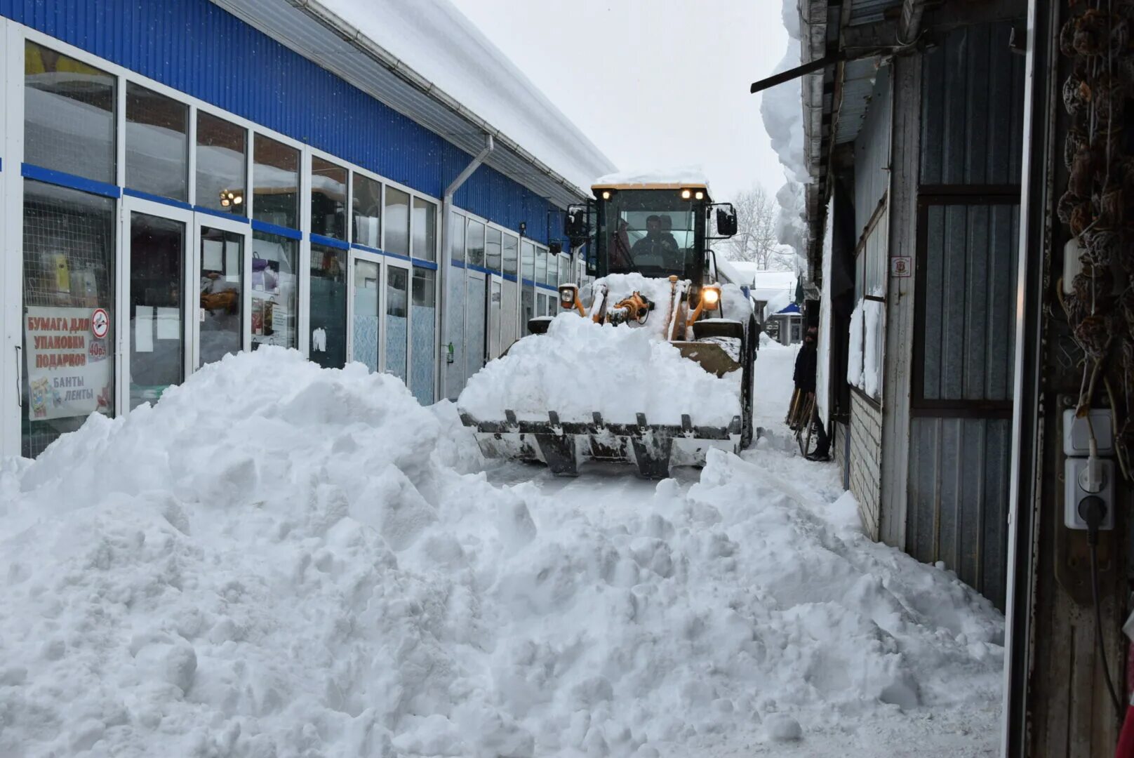 Прогноз апшеронск на неделю. Центральный рынок Снежное. Апшеронск рынок Центральный. Зима в Апшеронске. Краснодарский край рынок Апшеронск.