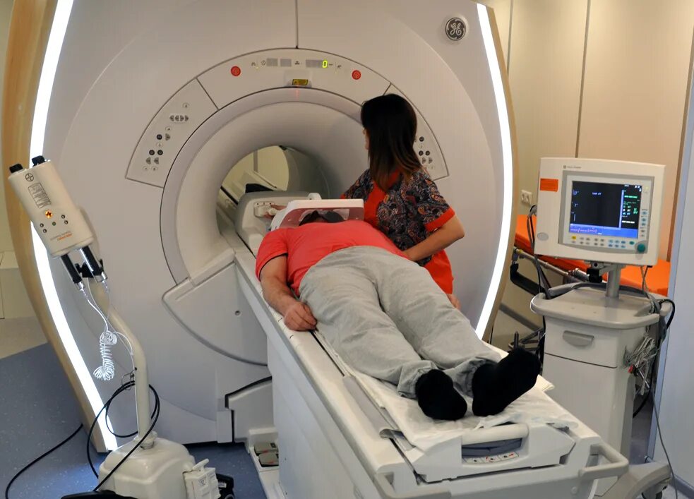 Где можно сделать мрт мозга. . Магнитно-резонансная томография (мрт) головного мозга. Магниторезонансная томография головного мозга. Амерте головного мозга. Компьютерная томография головы.