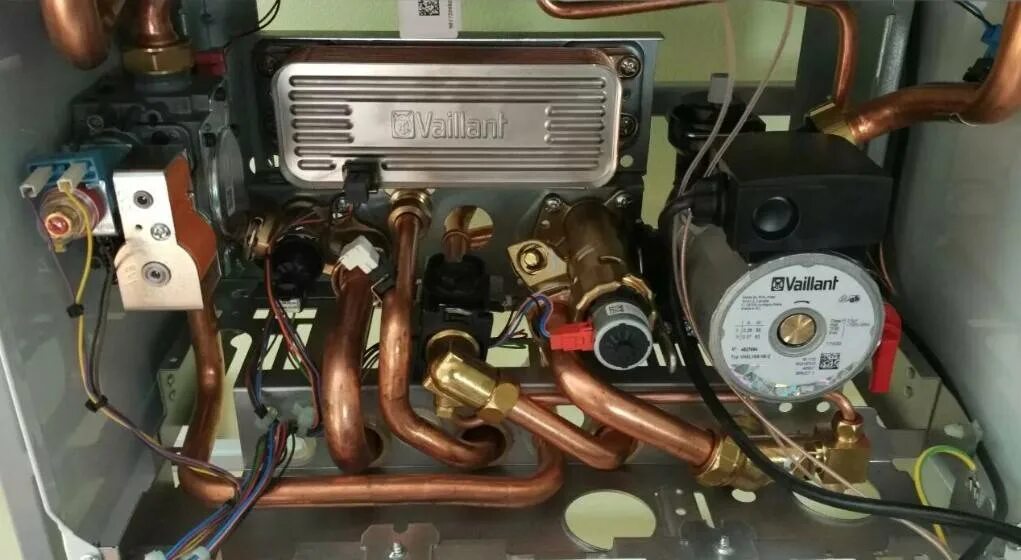 Ошибка f20 на котле vaillant. Котёл газовый vaillant vuw 205 atmotec plus. vaillant vuw 2422-3 r2 насос. котёл газовый настенный двухконтурный vaillant atmotec plus vuw 2405-5 24квт насос. котел vaillant vuw int 2422-3.