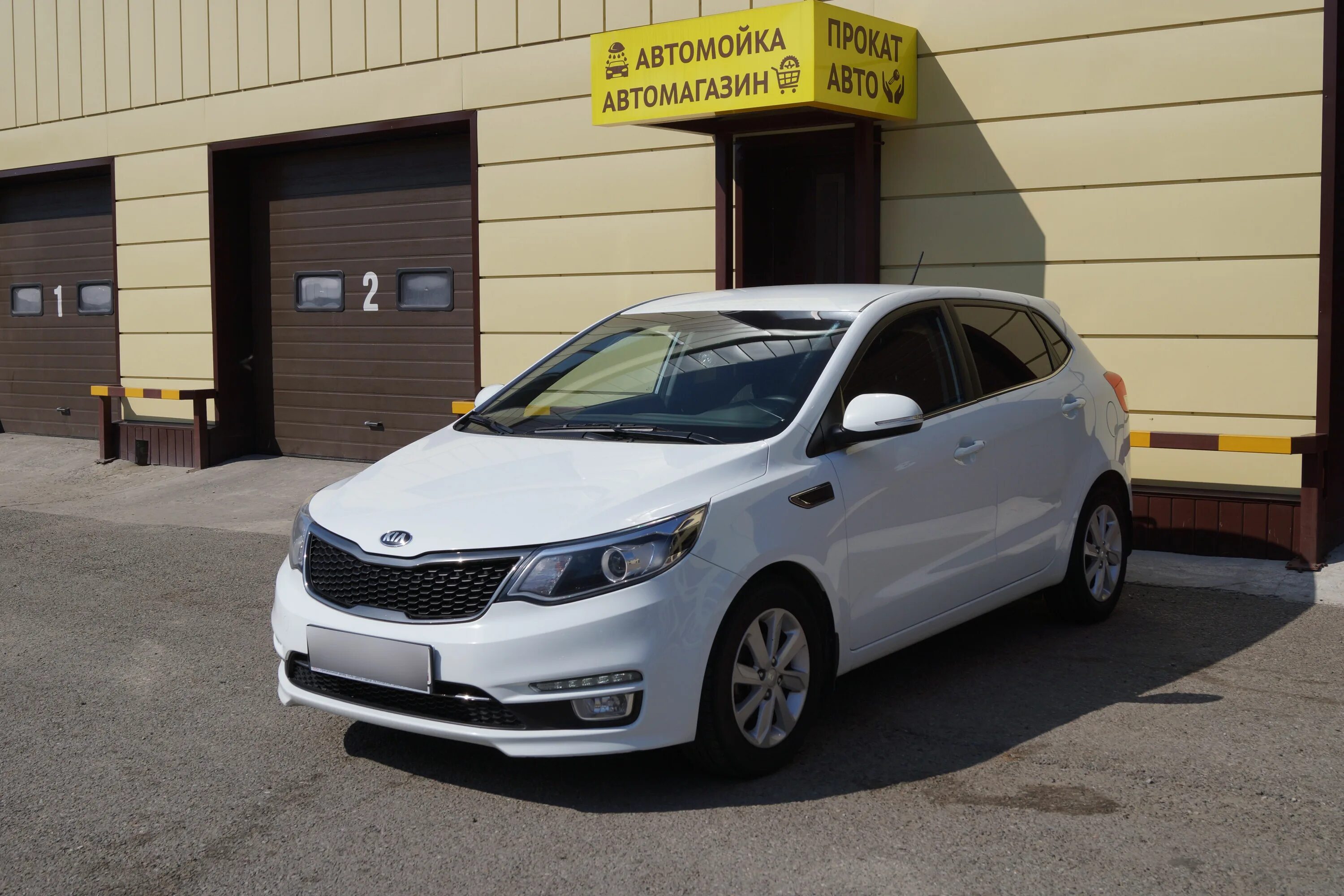 Купить киа в сургуте. Kia Rio 3 хэтчбек Корея. Люкс-авто Сургут. Автопрокат Сургут. Код Сургут авто.