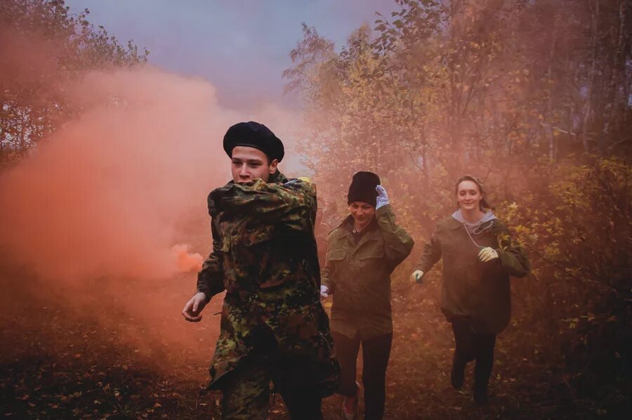 Вечерняя зарница. Горит зарница. Военно патриотическая игра. Зарница тушение. Зарница 1996.