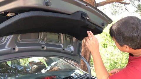 Как снять пластик с крышки багажника