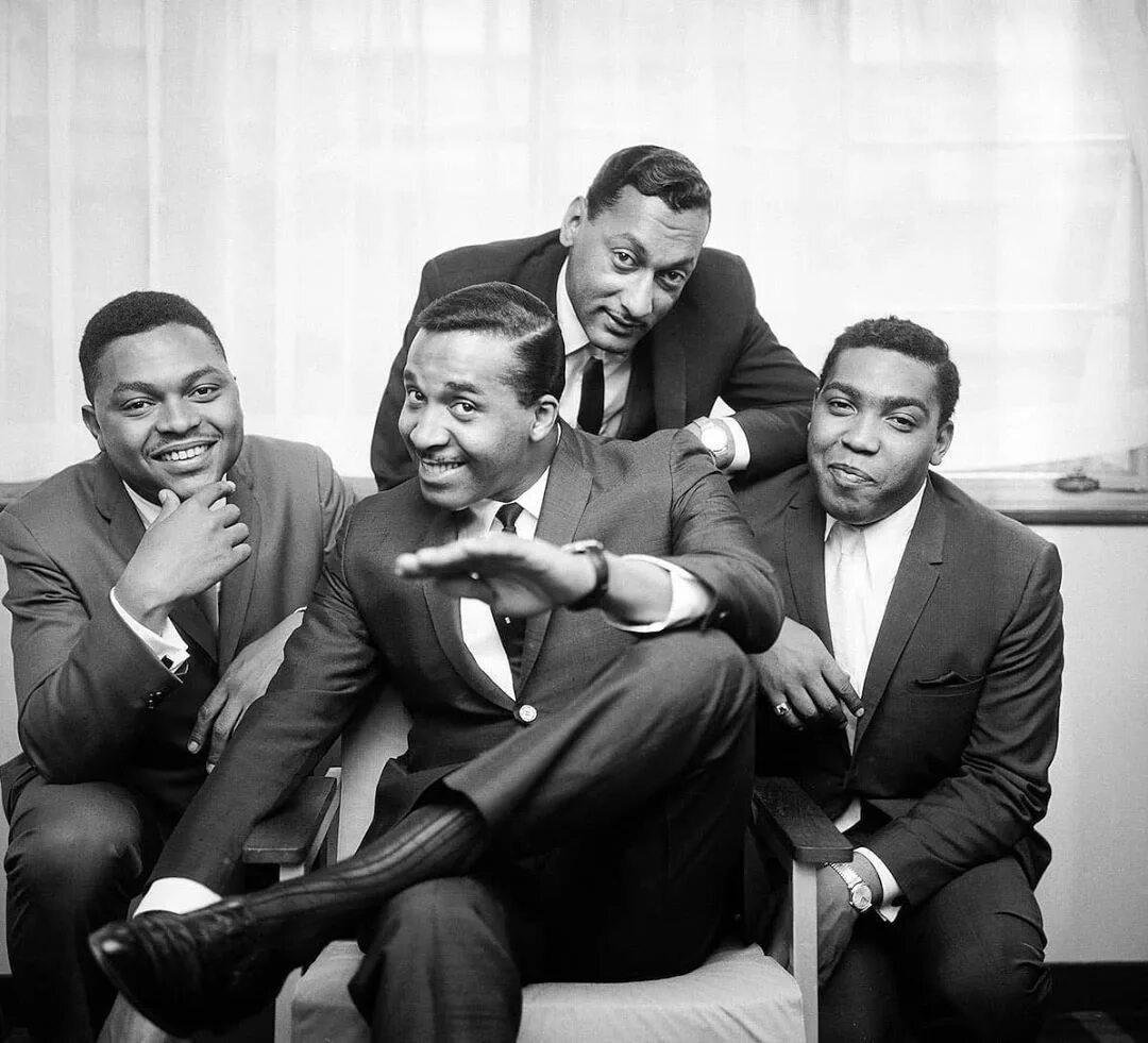 One of the four 1. Four Tops. Группа the Temptations. Four Tops Band. The four Tops four Tops.