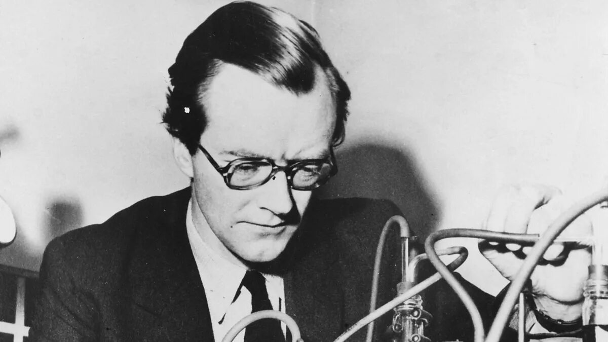 Уилкинс вклад в биологию. Морис хью уилкинс. Морис хью уилкинс. Морис уилкинс 1916 - 2004. Морис уилкинс 1916 - 2004.