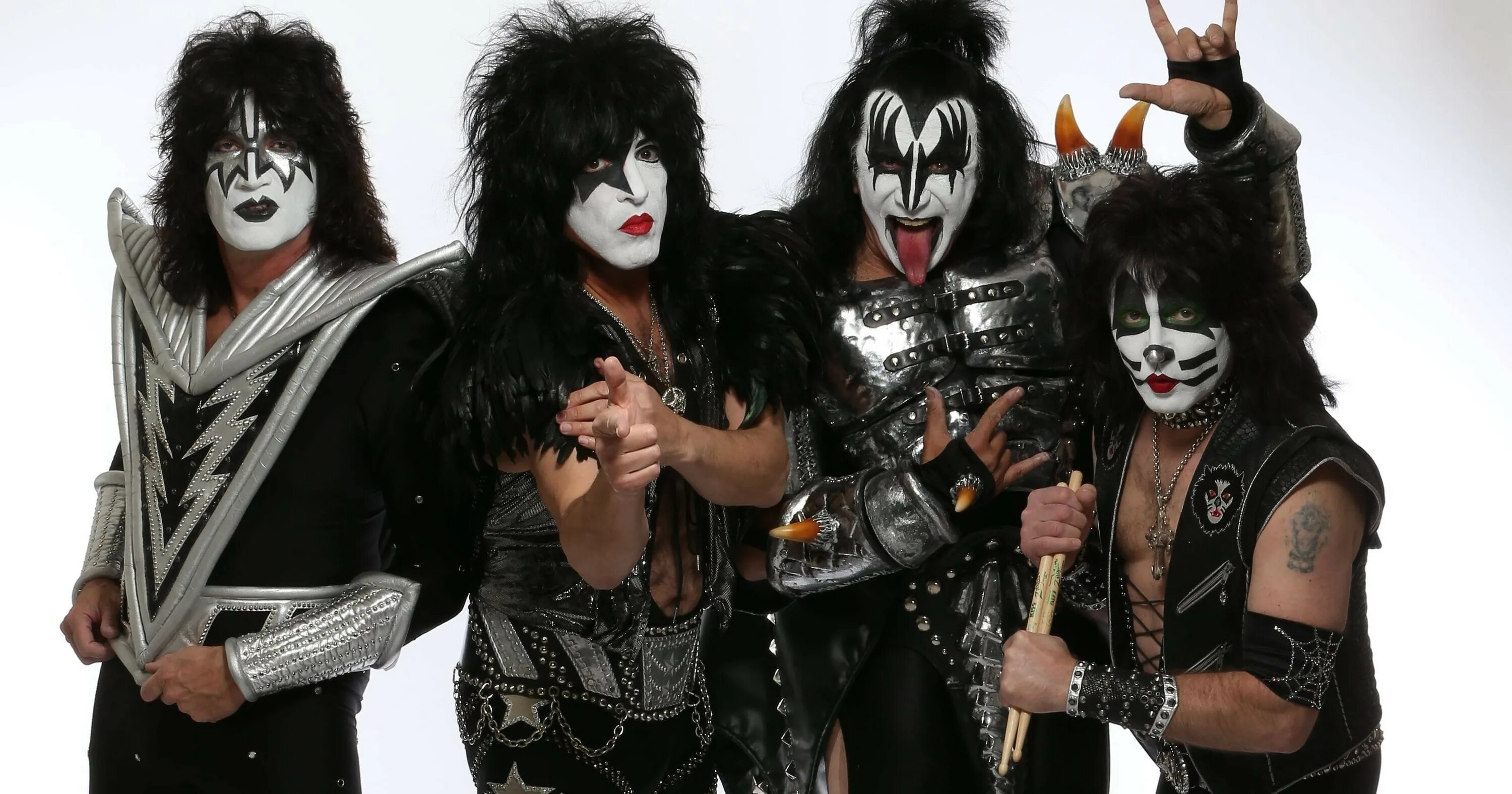 Тема кис. Группа Кисс. Глэм рок группа Kiss. Группа Кисс фото. Джин Симмонс Кисс.