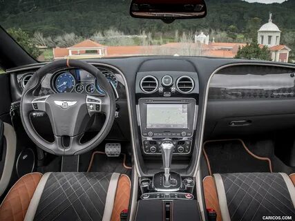 Панель салона автомобиля