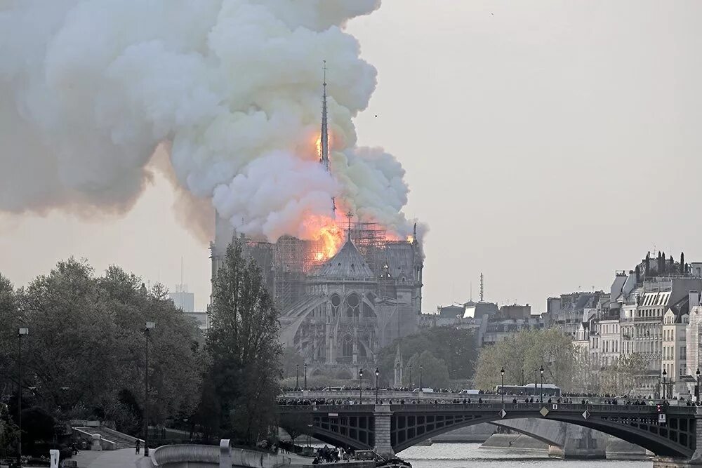 Пожар в соборе Парижской Богоматери (2019). Пожар в соборе Парижской Богоматери (2019) причины. Что случилось в париже 2024 год башня