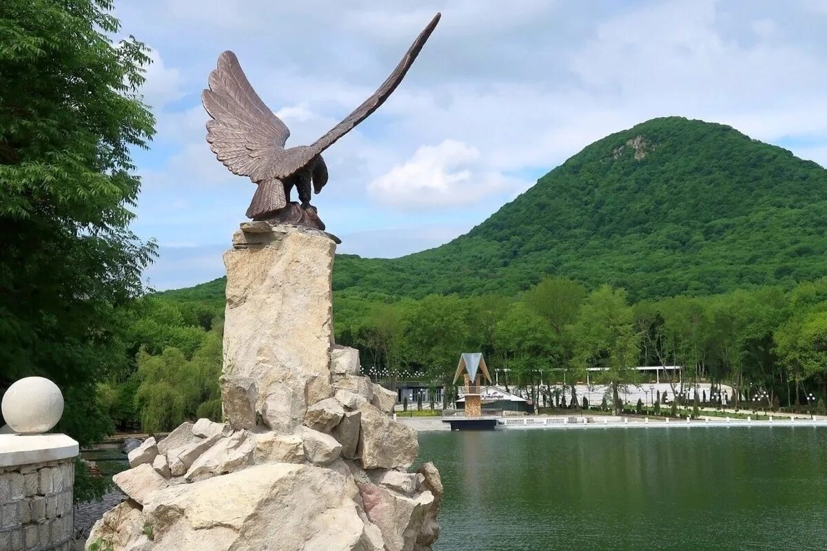 Памятники железноводска. Парк Железноводска Ставропольский край. Минеральные воды Кавказа Железноводск. Курортный парк Железноводск. Северный Кавказ Железноводск.