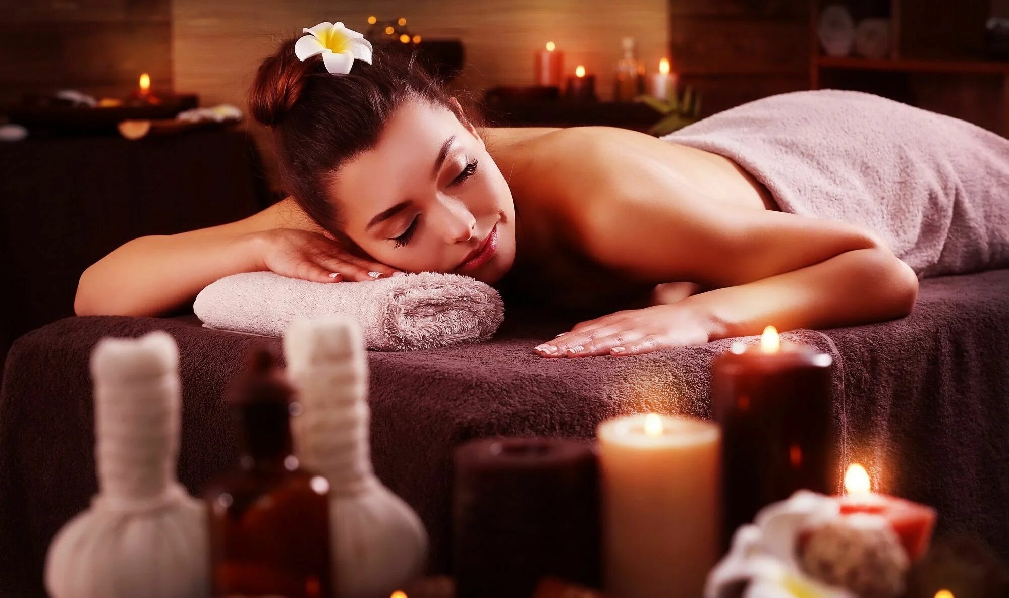 Спа программа для девушек. Красивая девушка в спа. Спа программа для девушек. Спа программа для девушек. Массаж с маслом девушке.