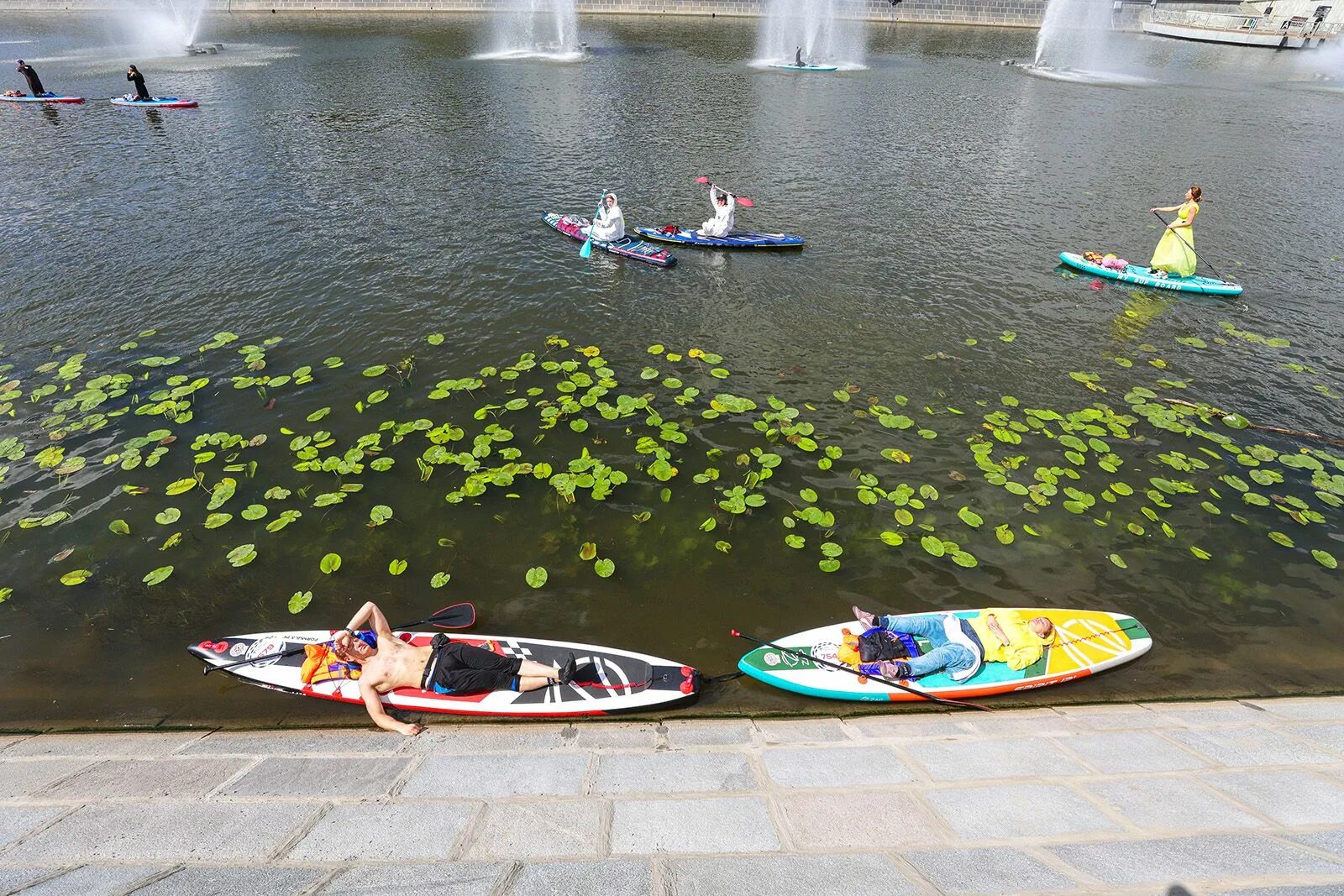 Сап москва 2025. Sup регата. костюмированный заплыв на сапах москва. сап регата москва. костюмированная сап-регата.