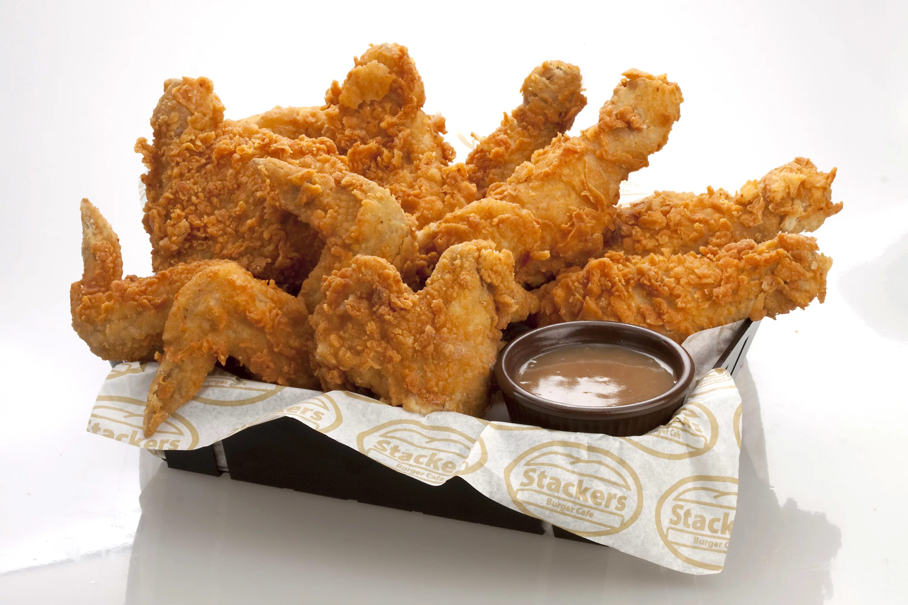 Наггетсы и стрипсы. Острые крылышки кфс в панировке. Чикин. Курица крылышки кфс. Crispy chicken wings.