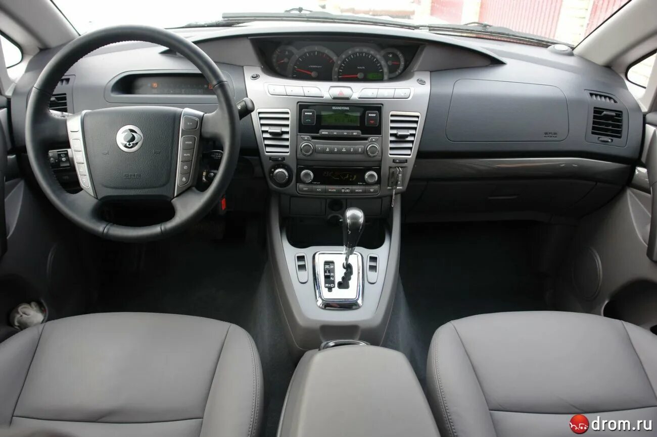 Родиус Санг Йонг. SSANGYONG 2007 салон. SSANGYONG Stavic 2004. SSANGYONG Rodius салон. Панель саньенг кайрон