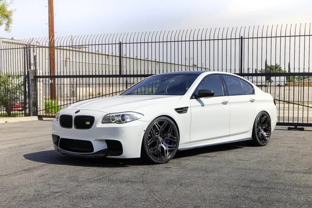 белая м5. белая м5. бмв м5 f10 белая. бмв м5 ф90 белая. бмв м5 f90 белая.