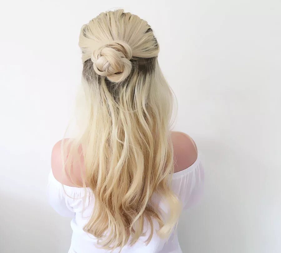 Видеть во сне пучки волос. Виды комелей на голове у девушек красивые фото. Прически для сна. Видеть во сне пучки волос. Прическа пучок без фона.