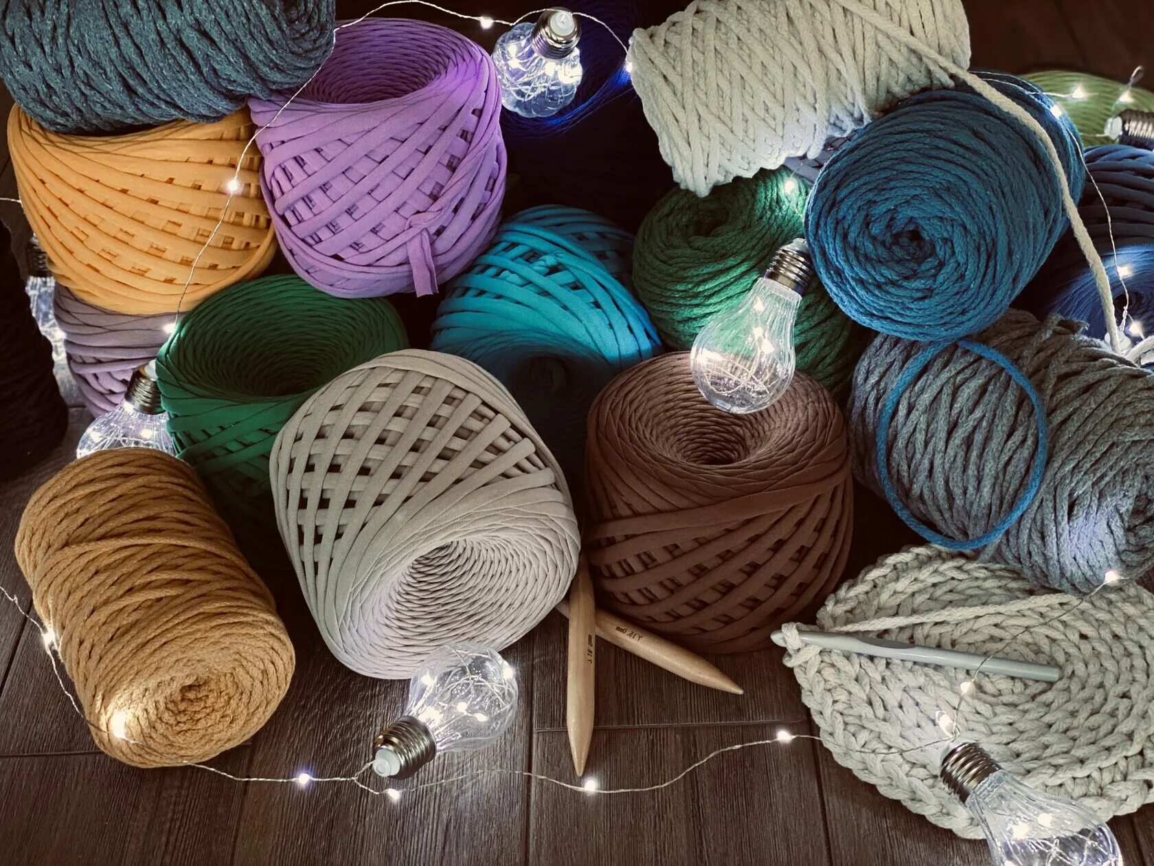 2 вязанки. Глиняные вязанки. Лапти сувенирные. Волокуши вязанка. Колбаса вар.