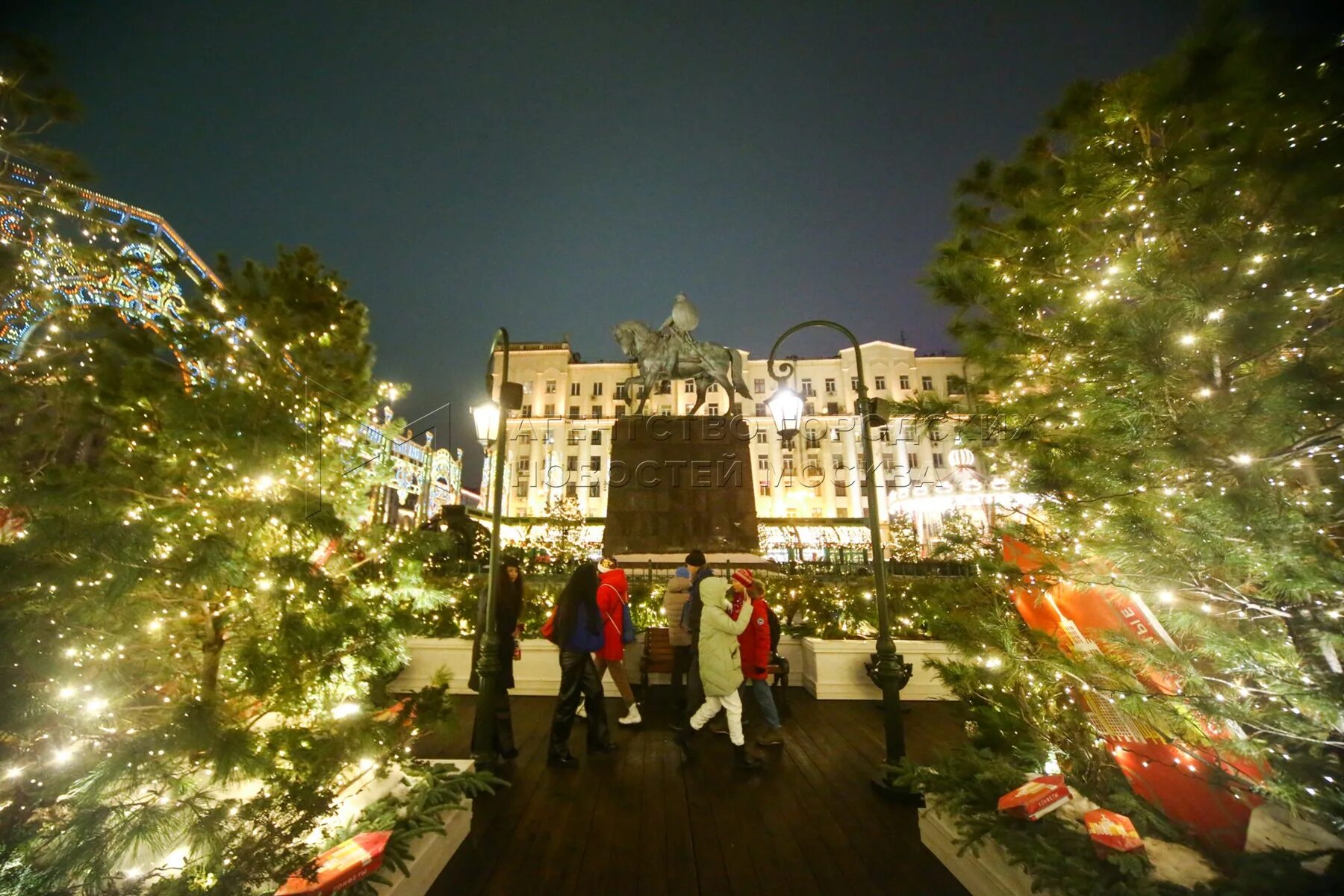 Локации москва 2023. Парк сокольники 2021. Амфитеатр москва сити. Парк зарядье москва зиа\. Под дорогомиловским мостом.