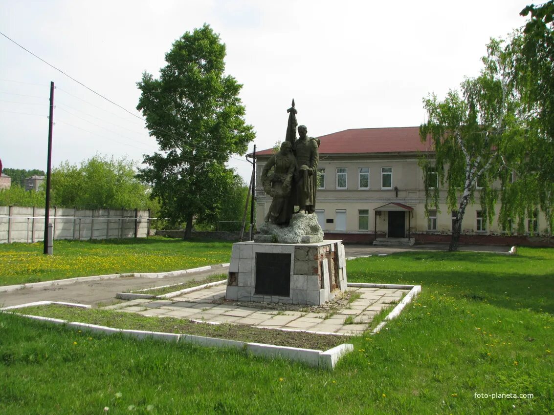 Мемориальный комплекс верхняя Салда. Памятники верхней салды. Верхняя Салда площадь. Верхняя Салда памятник Ленину площадь. Сайт верхнесалдинского суда свердловской области