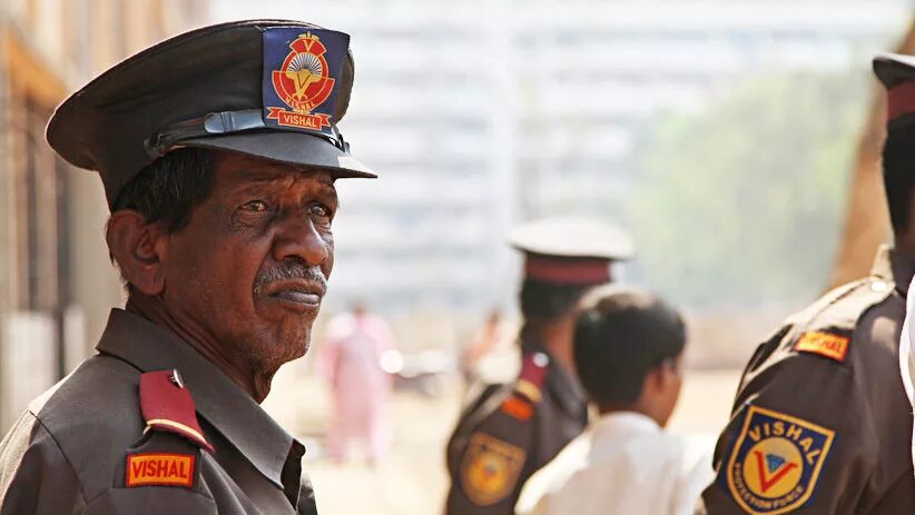 Индийский полицейский. Полиция индии. Индусы полиция. Усатый индус. Индийский полицейский.