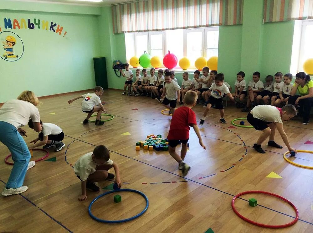 Соревнования в средней группе детского сада. Эстафеты для детей старшей группы в детском саду. Соревнования в средней группе детского сада. Старшая группа детского сада. Соревнования средняя группа.