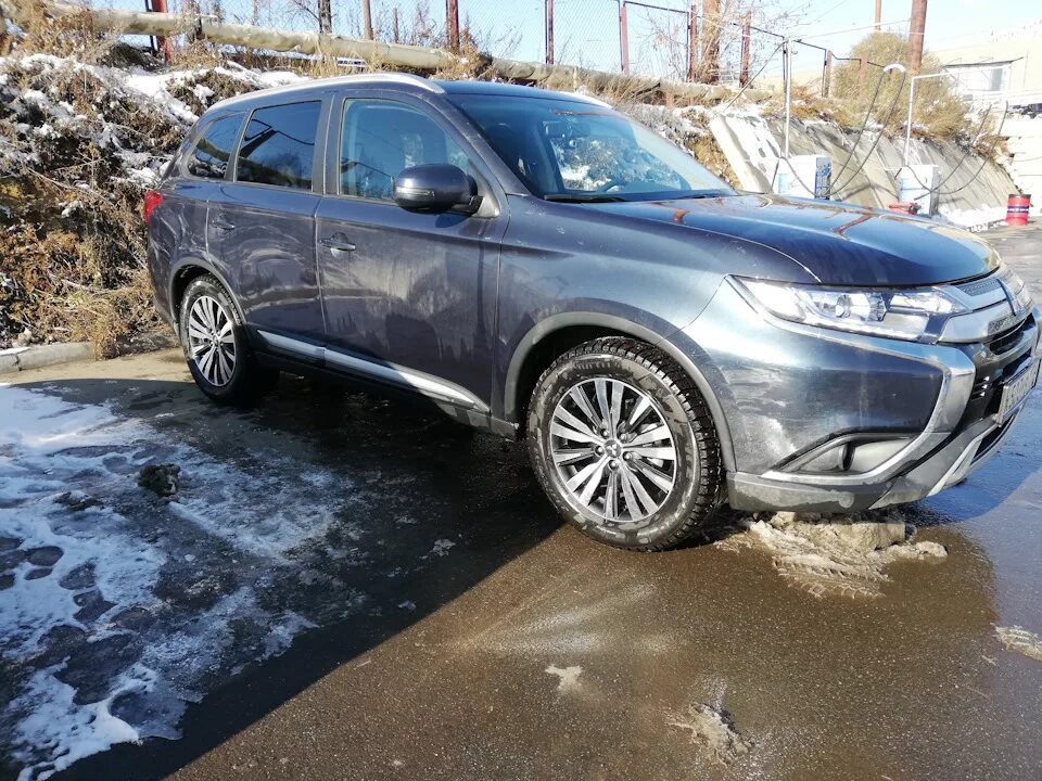 Mitsubishi outlander резина. Outlander 235/60 r18. 235 55 18 Outlander. 235/55 К18 на Мицубиси Аутлендер. Outlander 3 235 55 r18.