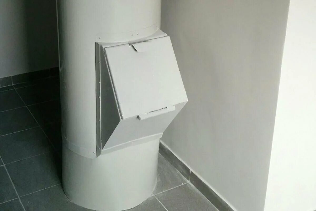 Мусоропровод. Загрузочный клапан мусоропровода. 1 мусоропровод. Мусоропровод новый. 4.