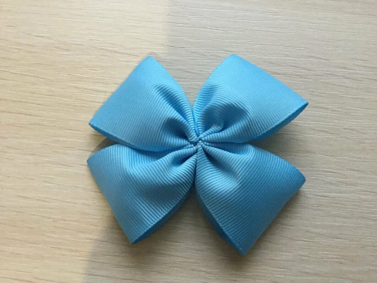 Техника плоский бант увеличение. Красивый бантик. Простые бантики. Красивый бантик из ленты. Красивые банты своими руками.